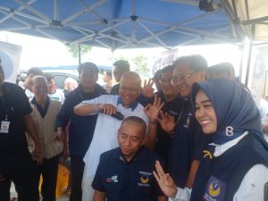 Dukungan Nyata untuk UMKM dan Industri Lokal, Ilham Habibie Cukur Botak Warga Garut